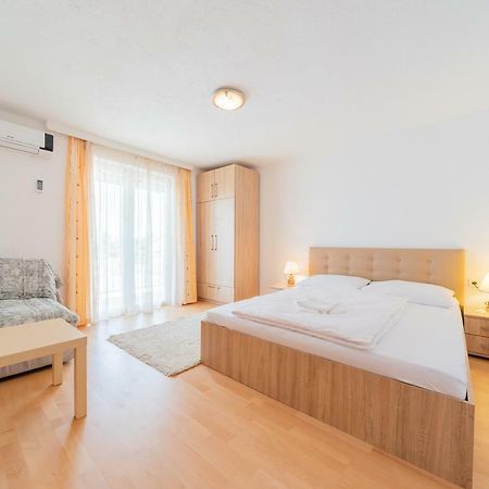 Apartmenthaus Hana Карлобаг Екстер'єр фото