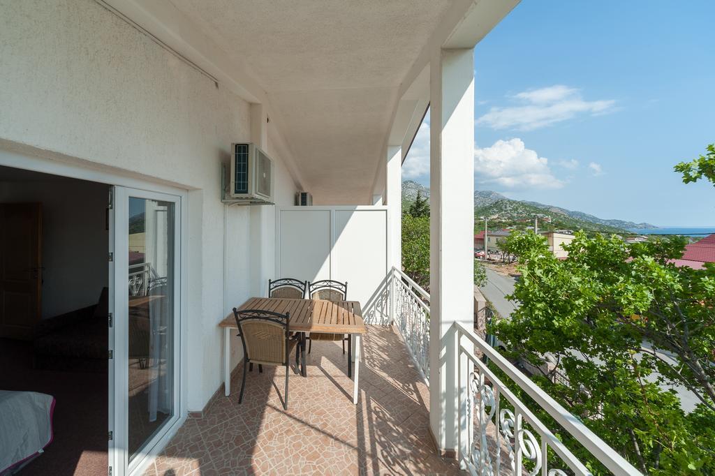 Apartmenthaus Hana Карлобаг Екстер'єр фото