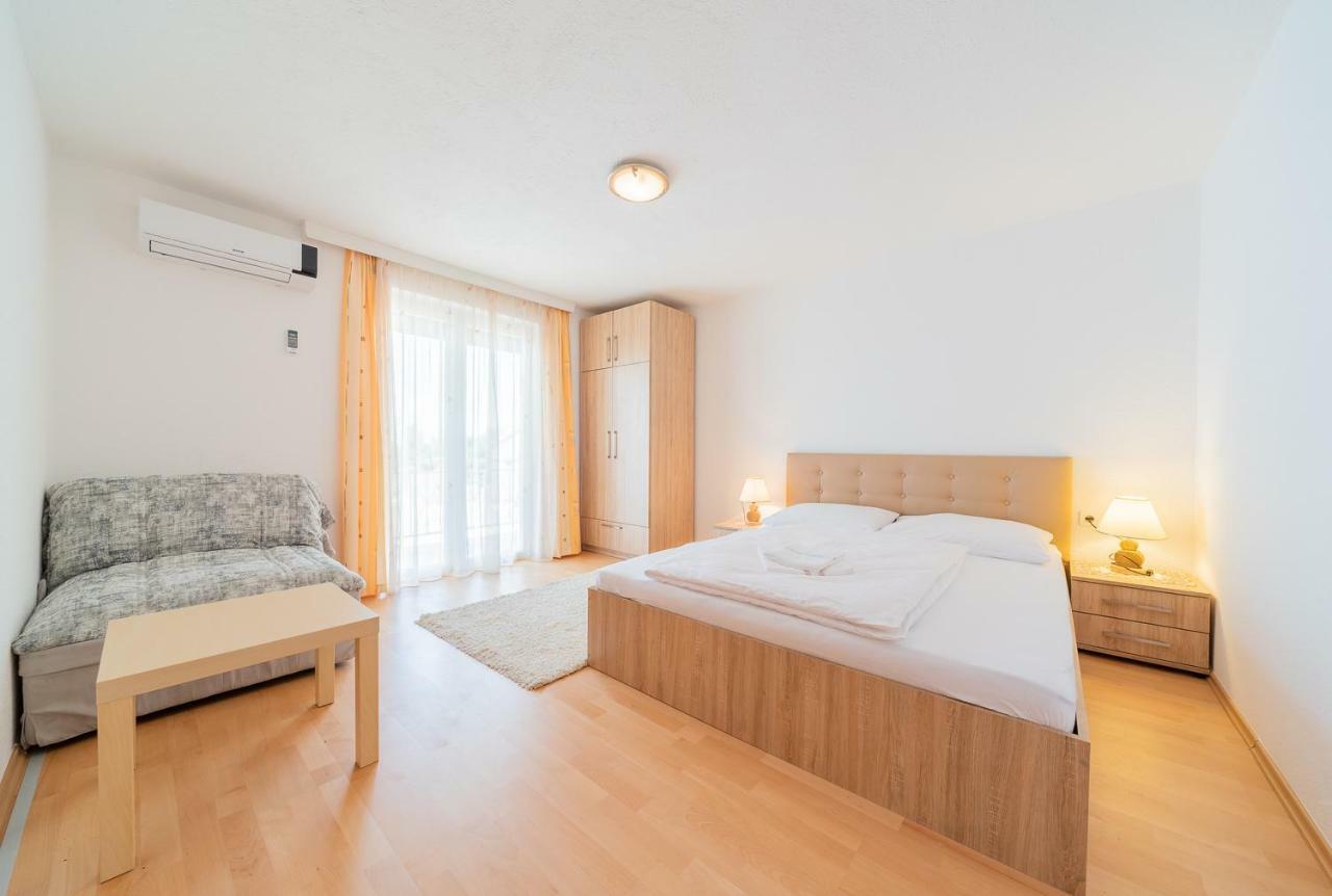 Apartmenthaus Hana Карлобаг Екстер'єр фото